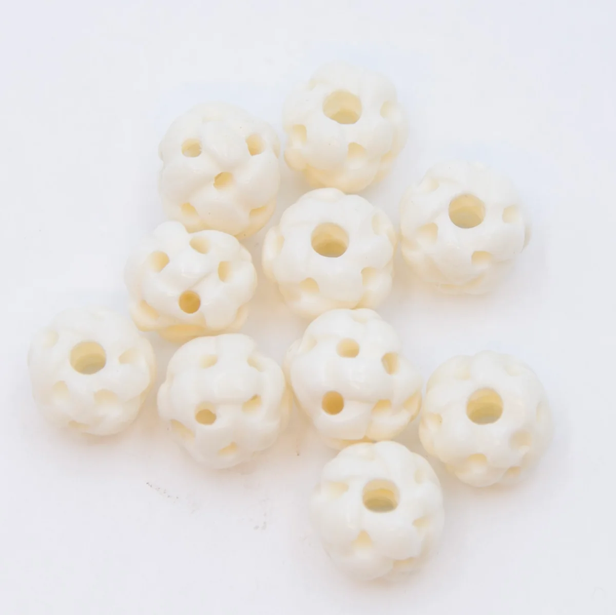 10BN114-WV: Bone Carve Round Natural 10mm 10PC
