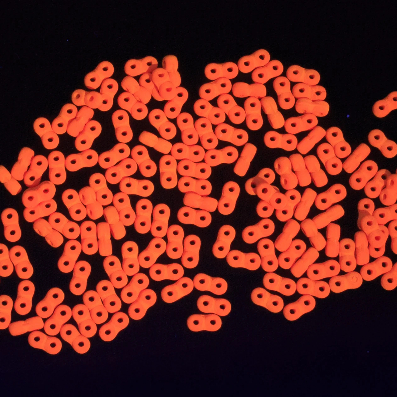 25TQ643-NS: Czech Infinity Red Silk Matte Prl 2x5mm - 1200 Pieces - Image 2