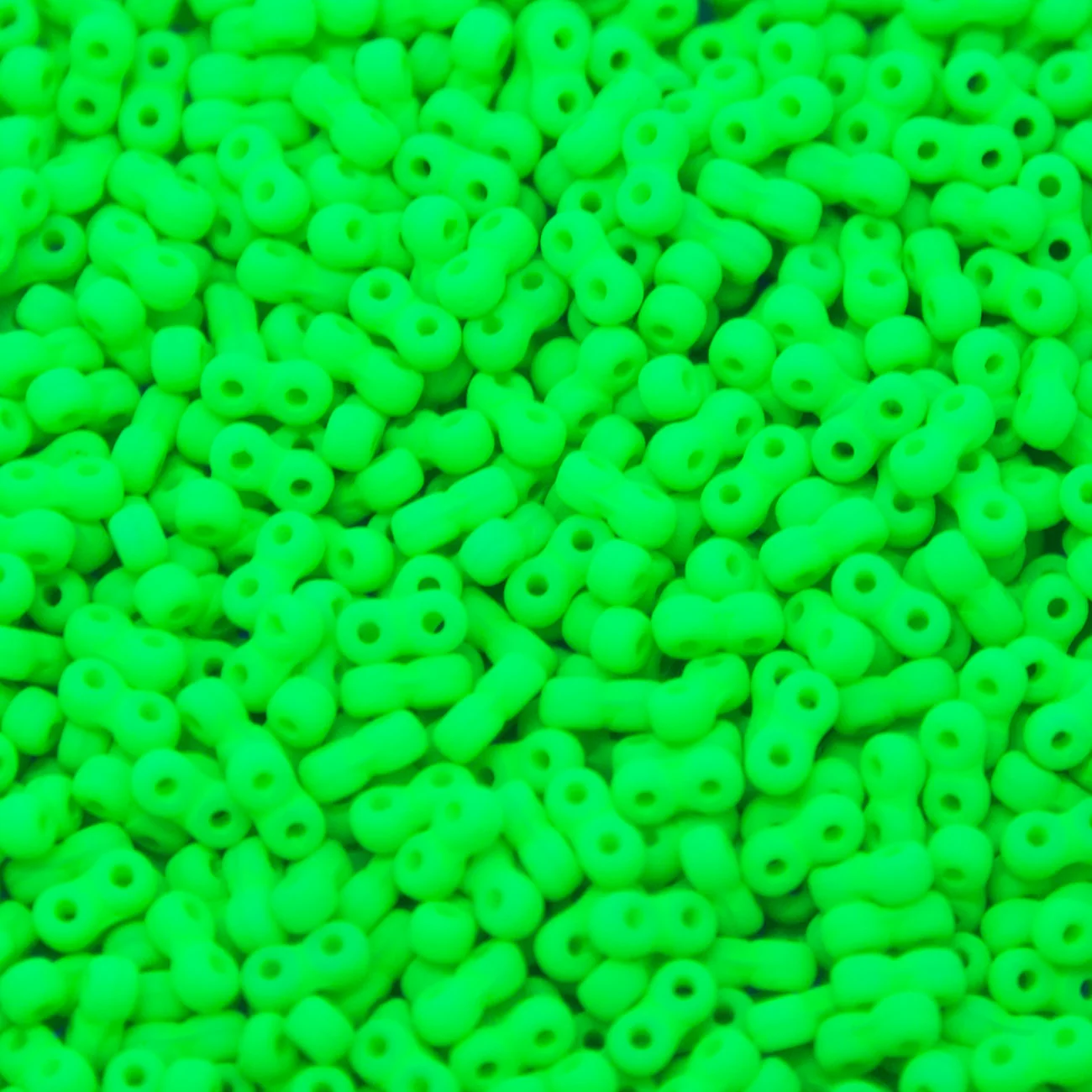 25TQ684-NM: Czech Infinity Neon Green Matte 2x5mm - 1200 Pieces - Image 2