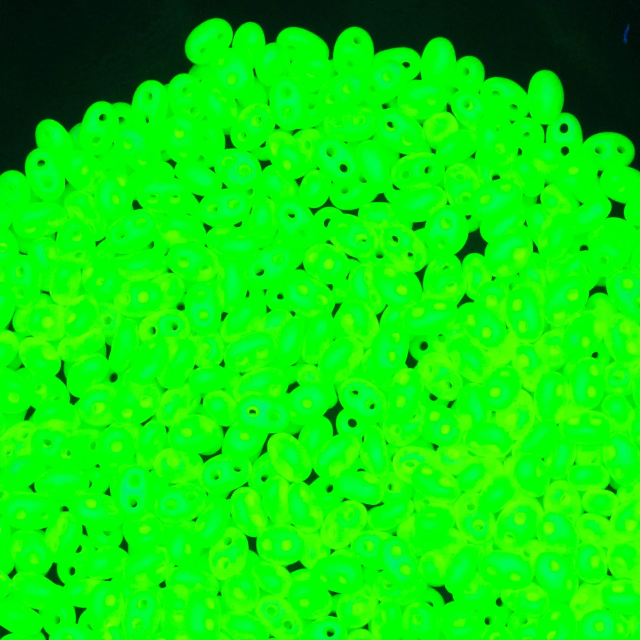 74SB622-N: CZ Twin 2-H SB Neon Yellow 2.5x5mm - Image 2