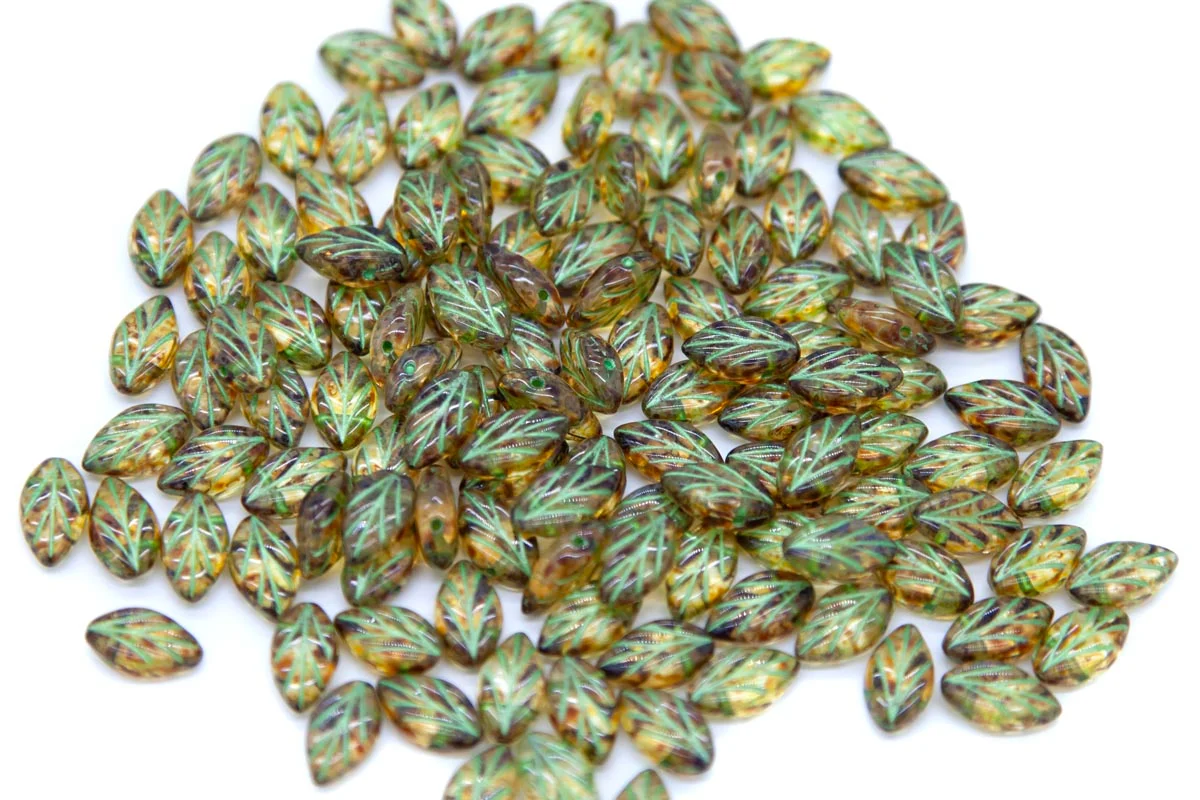 89LF052-GN: Czech Beech Leaf with Green 7x11mm 125pcs