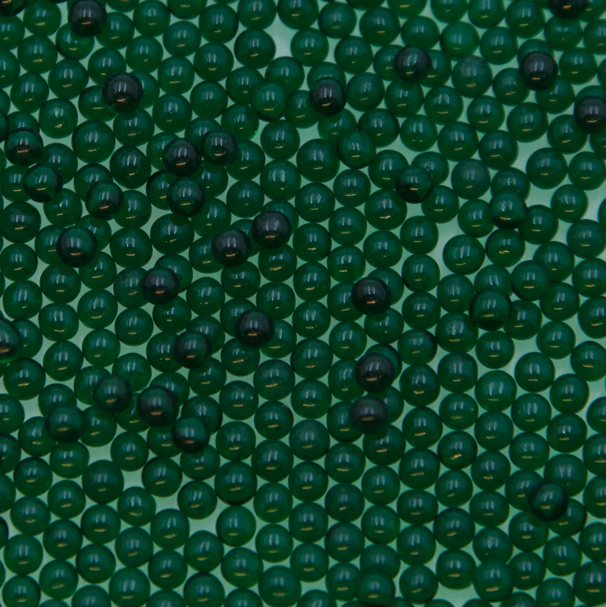 8SV100-41: Vintage Venetian No Hole Tr Dk Emerald Green 8/0